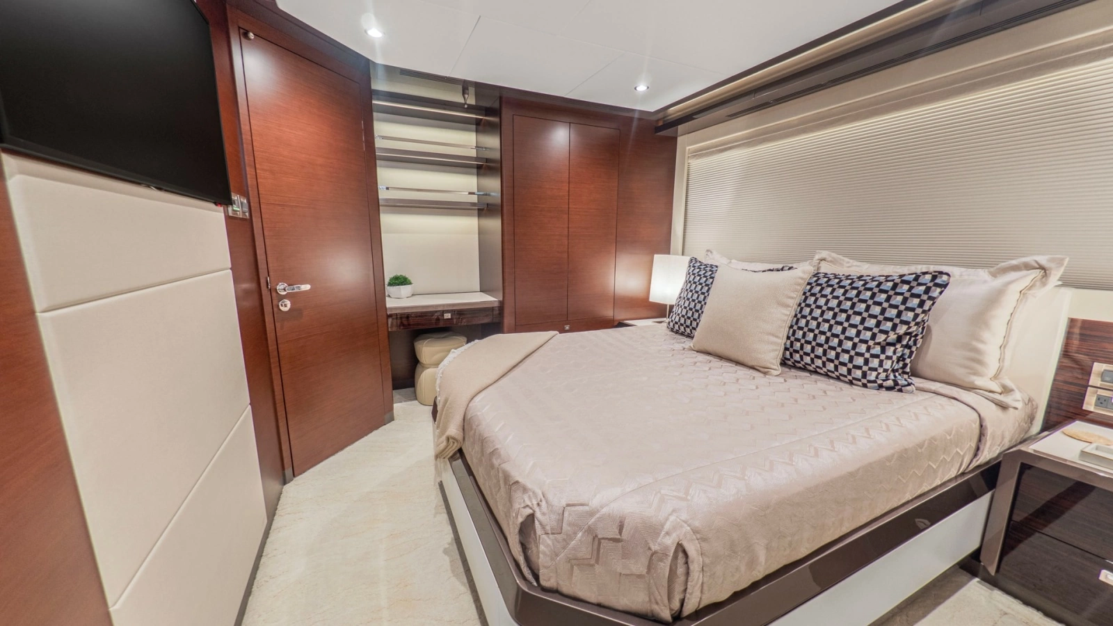 Galati-LONESTAR-Staterooms16