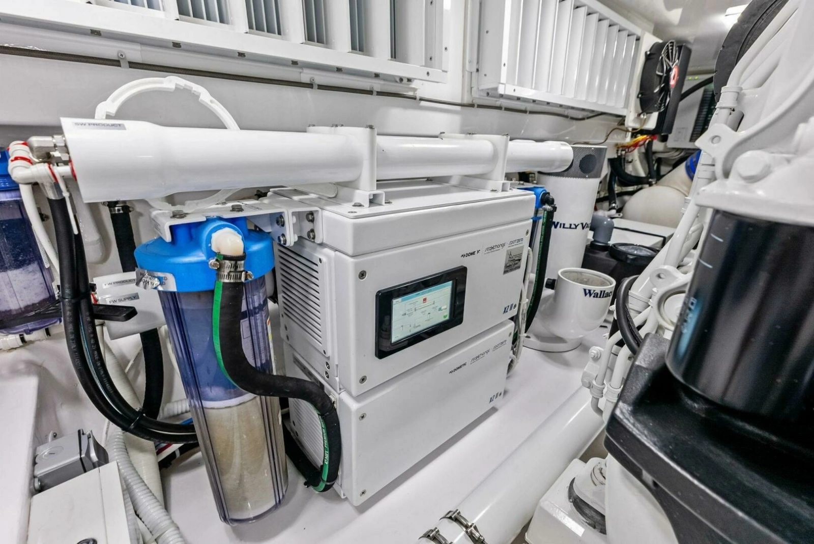 2023 Viking 64 Convertible- SIN PELO- Engine Room