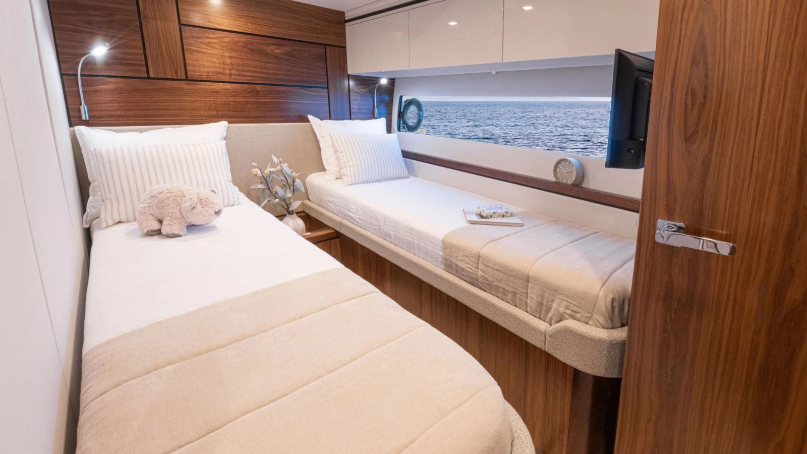 6200 SPORT YACHT 62ft Riviera Yacht For Sale