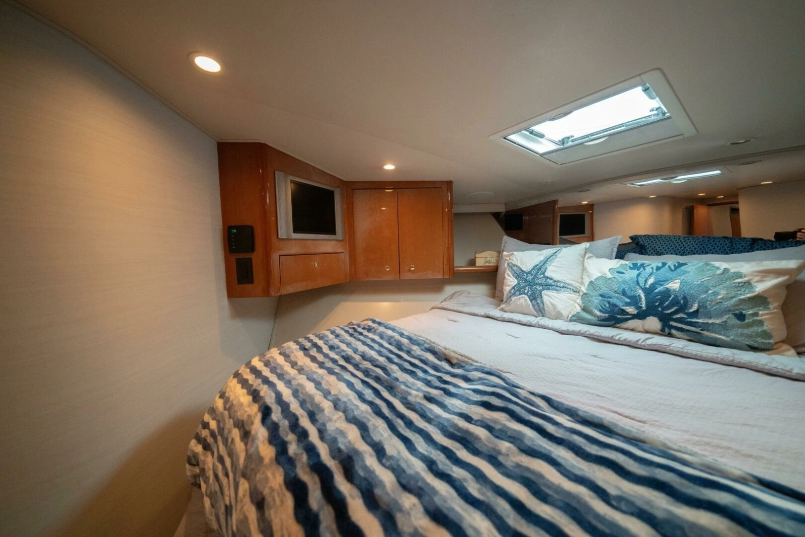 2005 Viking 52 Convertible 