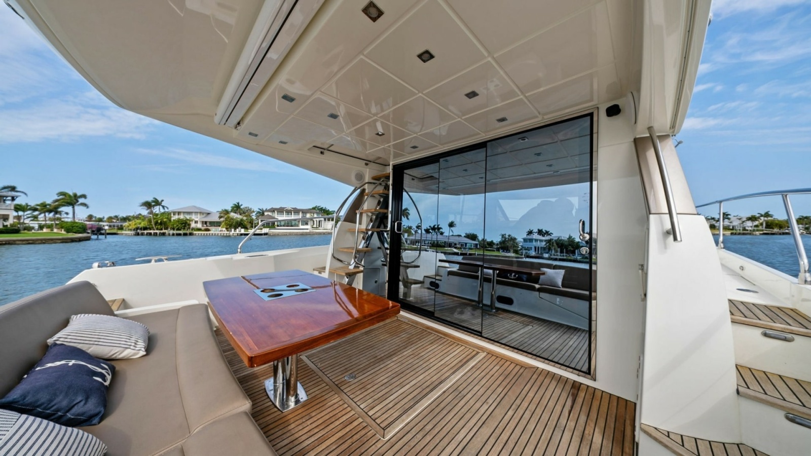 Legacy Yacht Photos Pics 
