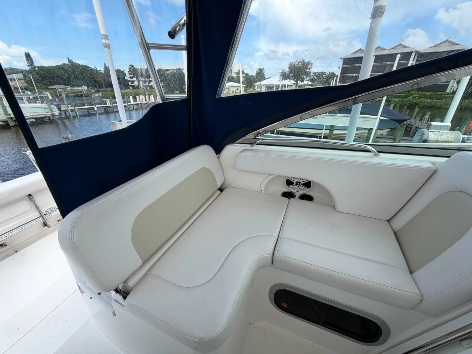 2016 Robalo R305