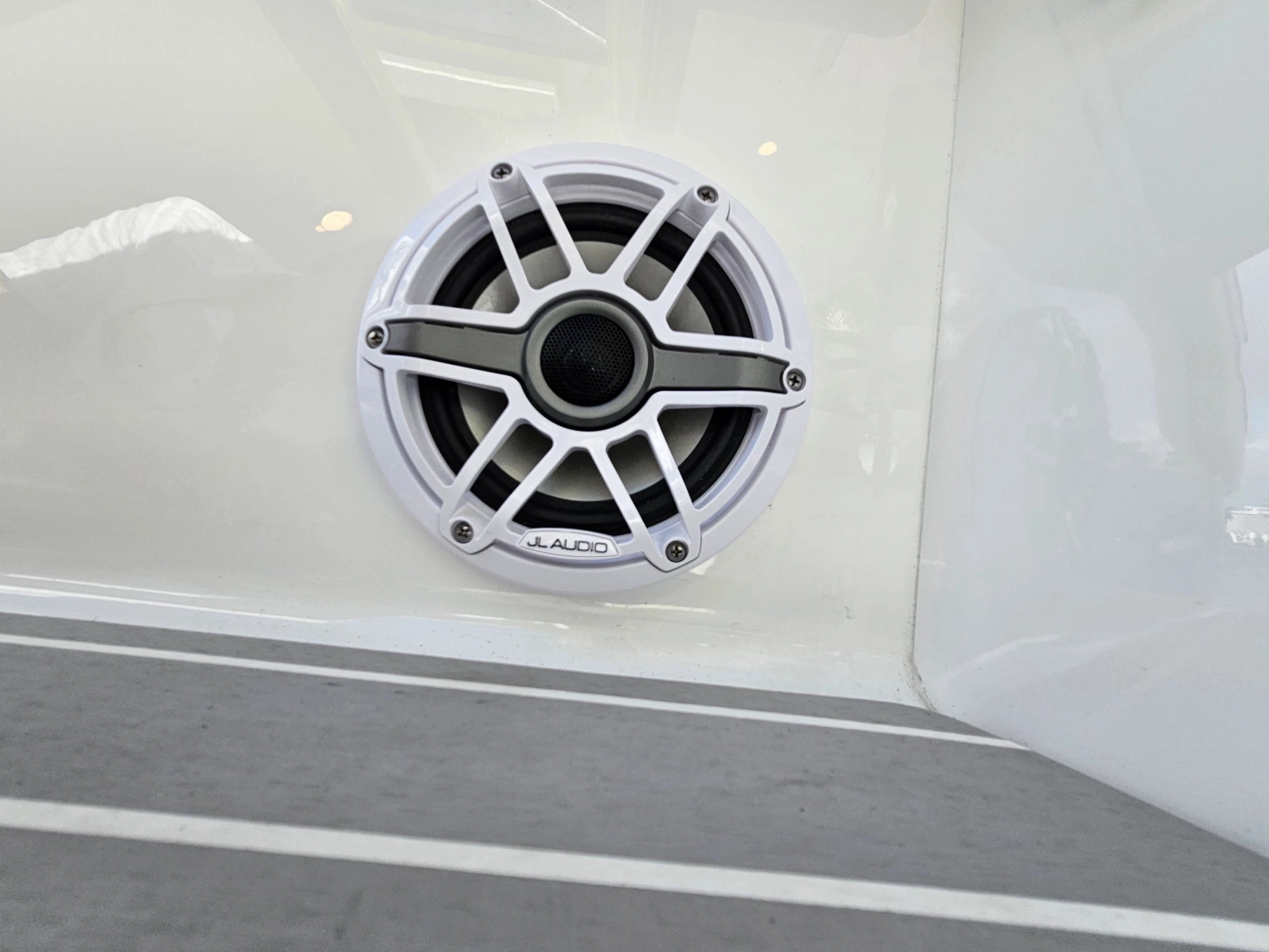 2023 Formula 350 Crossover Bowrider