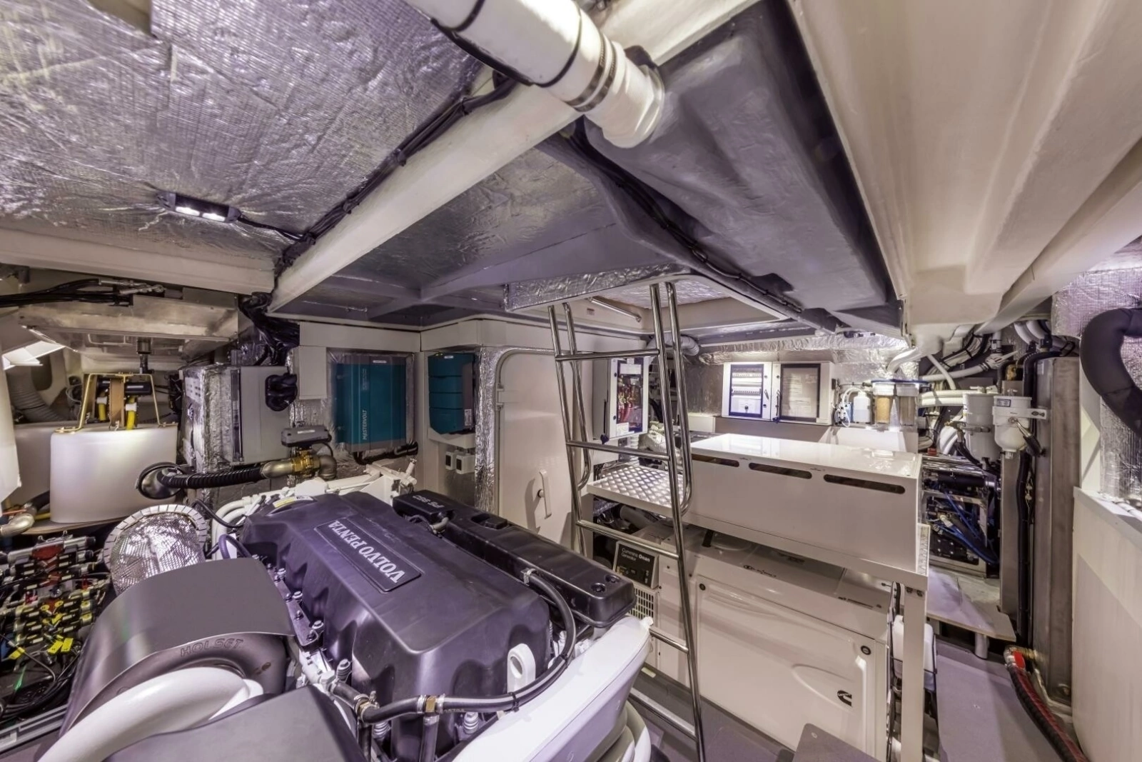 2027 60 Absolute Flybridge - Engine Room