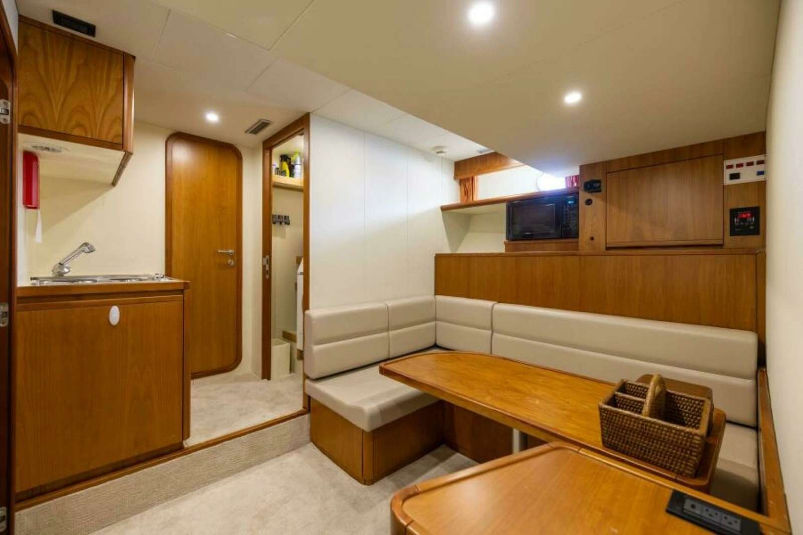 2001 Ferretti 94 Raised Pilothouse - Dreamchaser -Crew Quarters