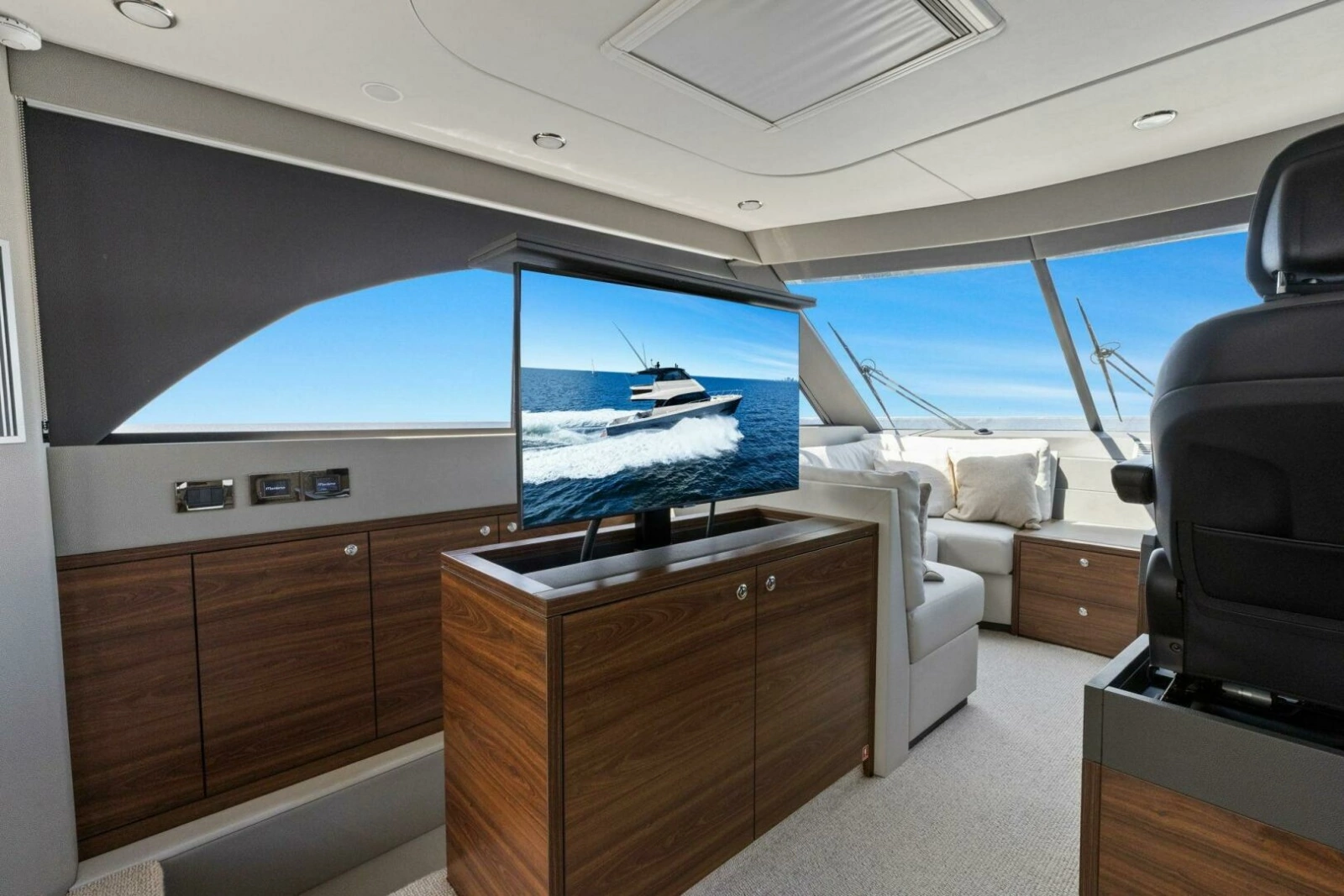 2025 Maritimo M600 