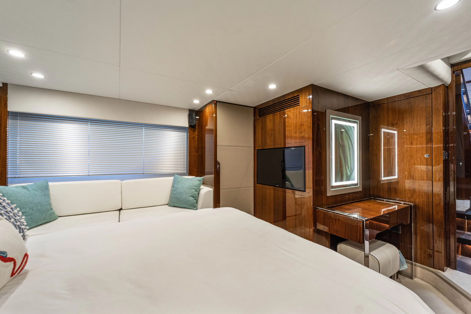 2019 Fairline Squadron 53