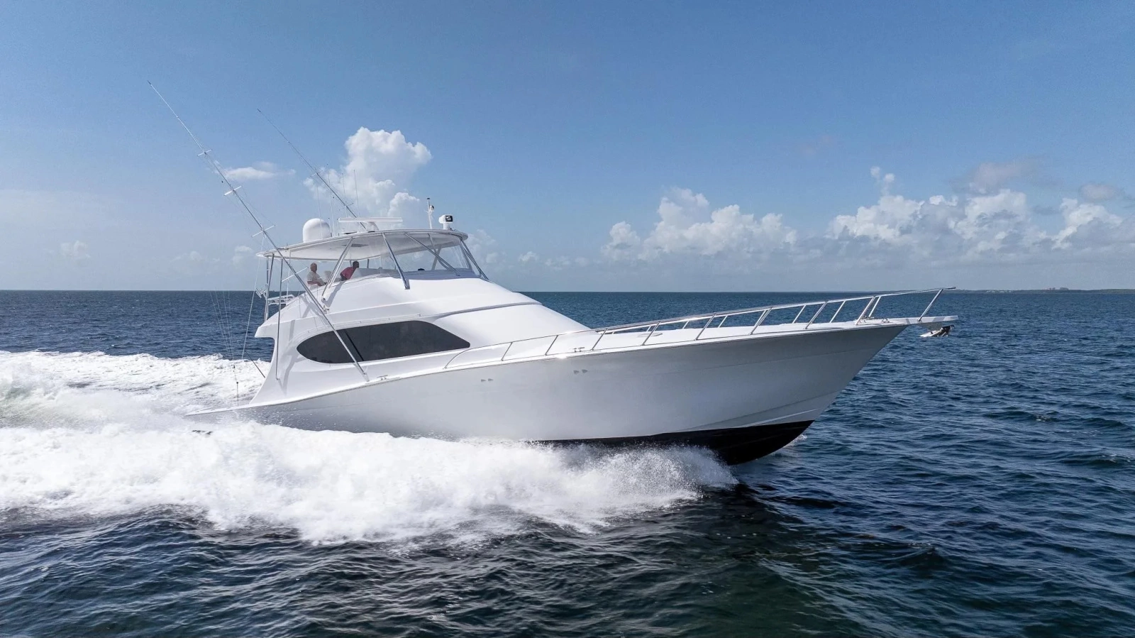 2024 Hatteras GT70