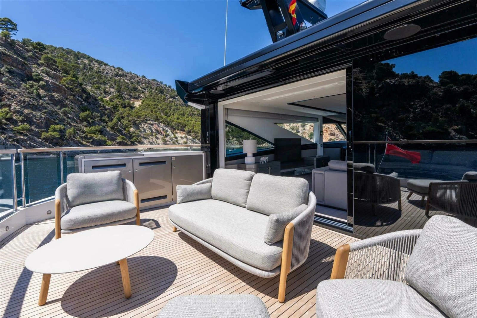 90 OCEAN ENCLOSED 90ft Sunseeker Yacht For Sale