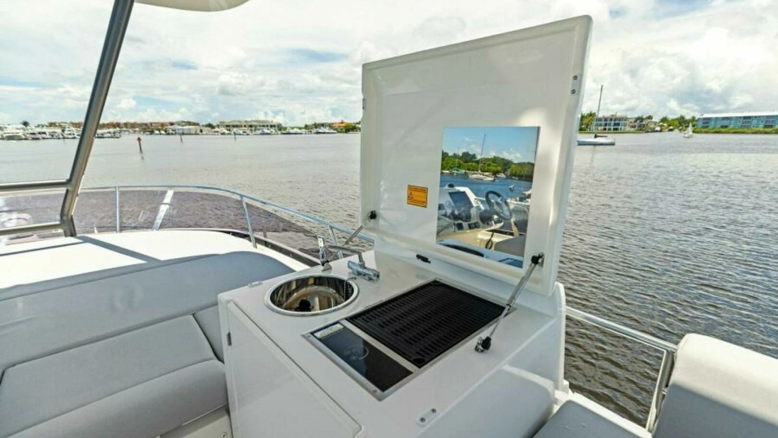 2025 Prestige 460 Flybridge - Sistership