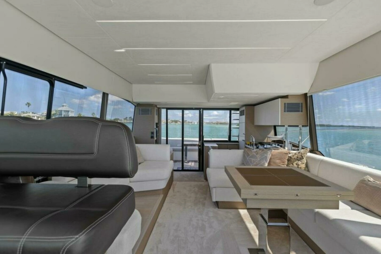 2022 59 Prestige Flybridge - How Sweet It Its - Salon Overview