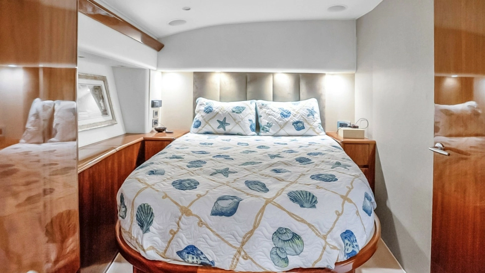 Luxurious Forward Stateroom