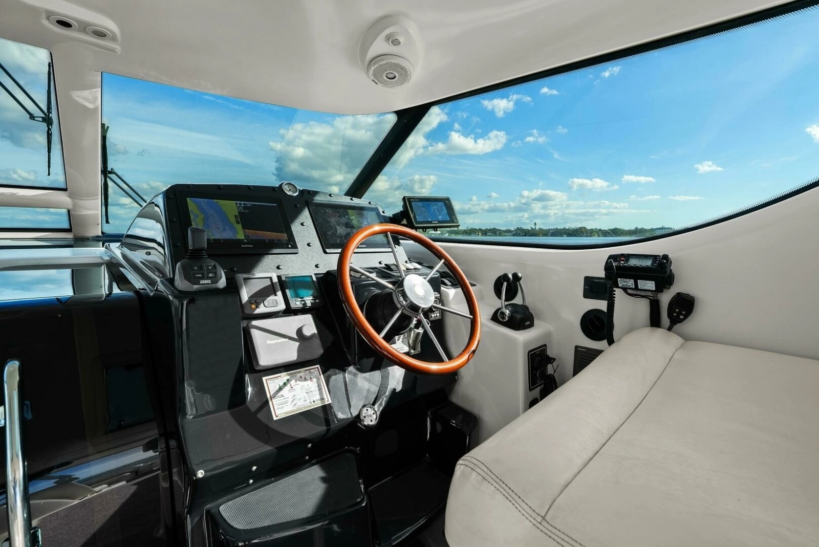 2007 Tiara Yachts 4300 Sovran - Helm/Electronics 