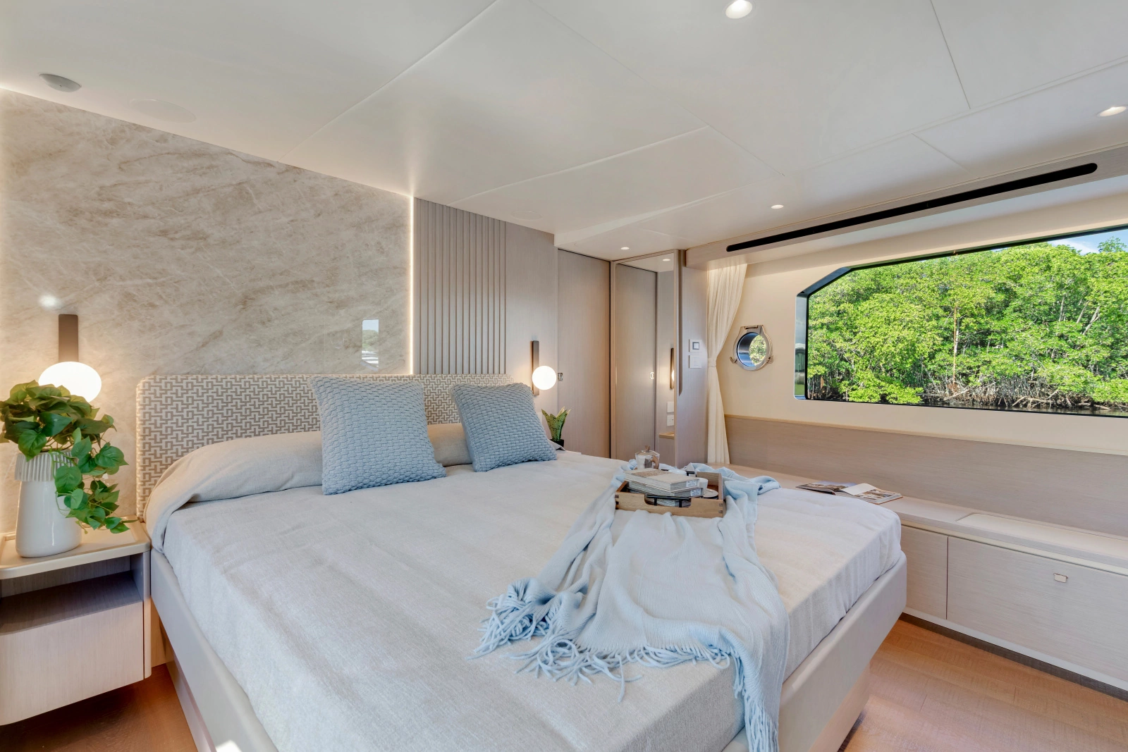 70 FLY 70ft Absolute Yacht For Sale