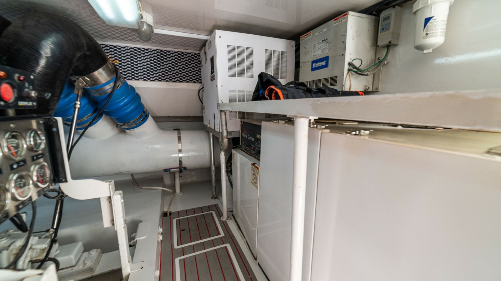 2001 Viking 61 Convertible- Caliente- Engine Room