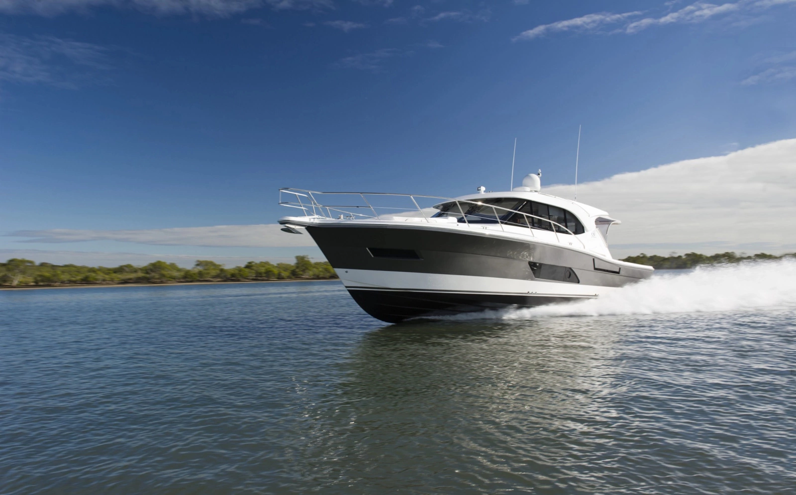 445 SUV 44ft Riviera Yacht For Sale