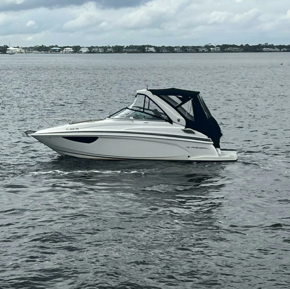 Regal 28 Express-Profile