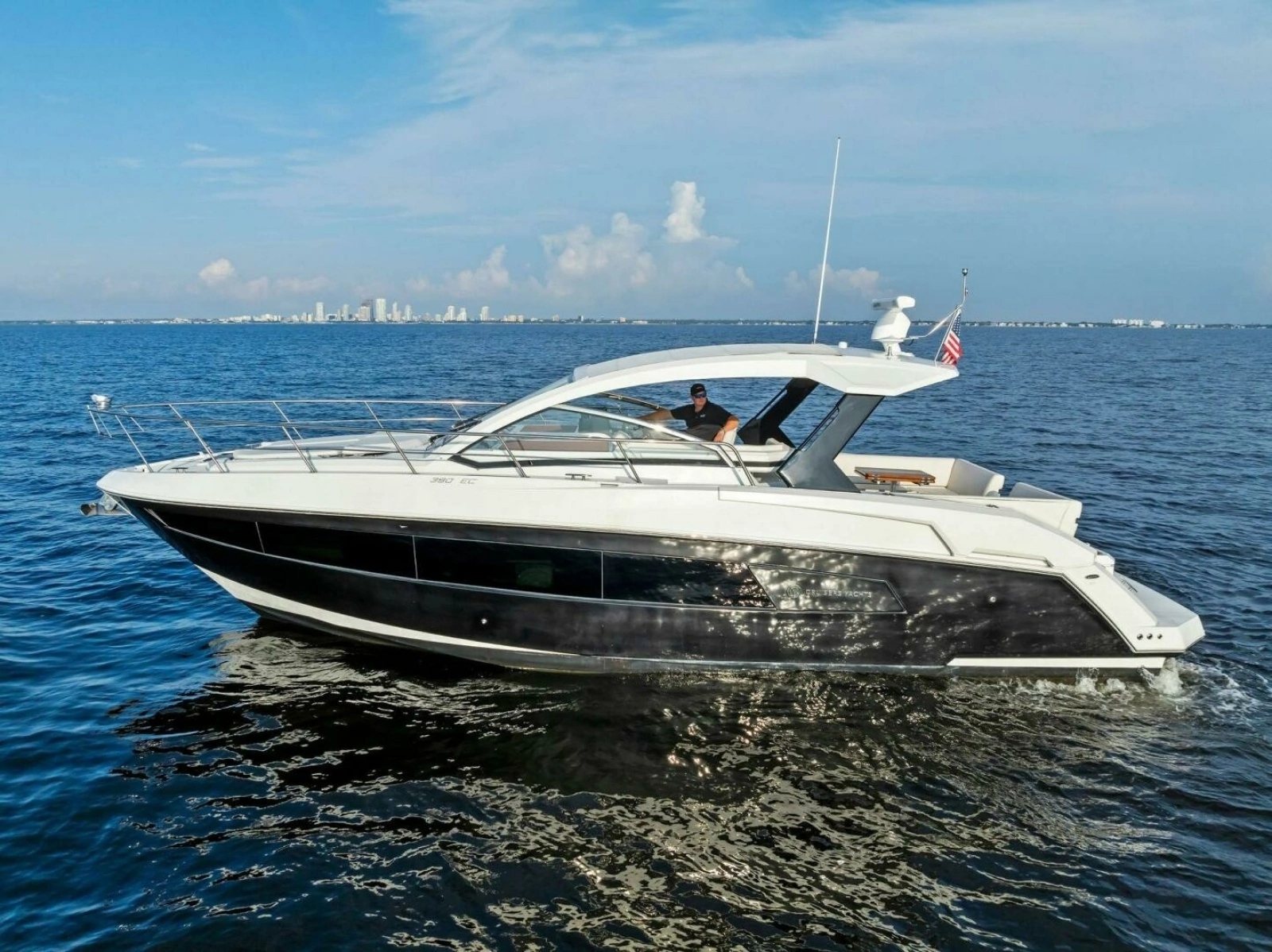 2015 Cruisers 390 EC 'Blue Runner'