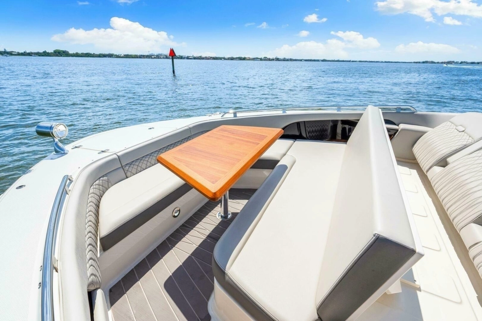 2022 Sea Ray 370 OB 