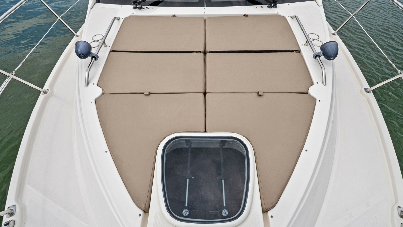 Spacious Forward Sunpad Lounge