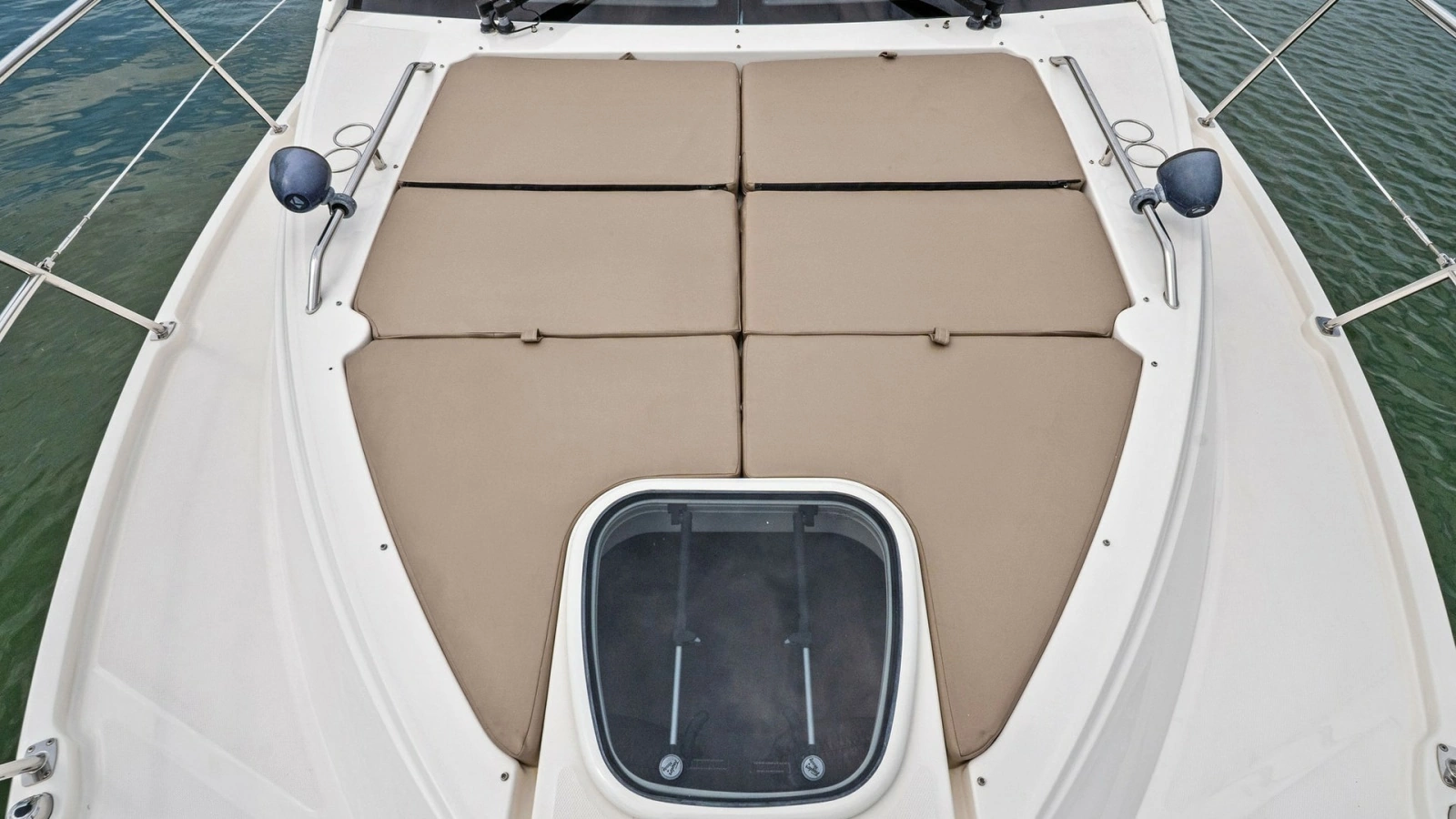 Spacious Forward Sunpad Lounge