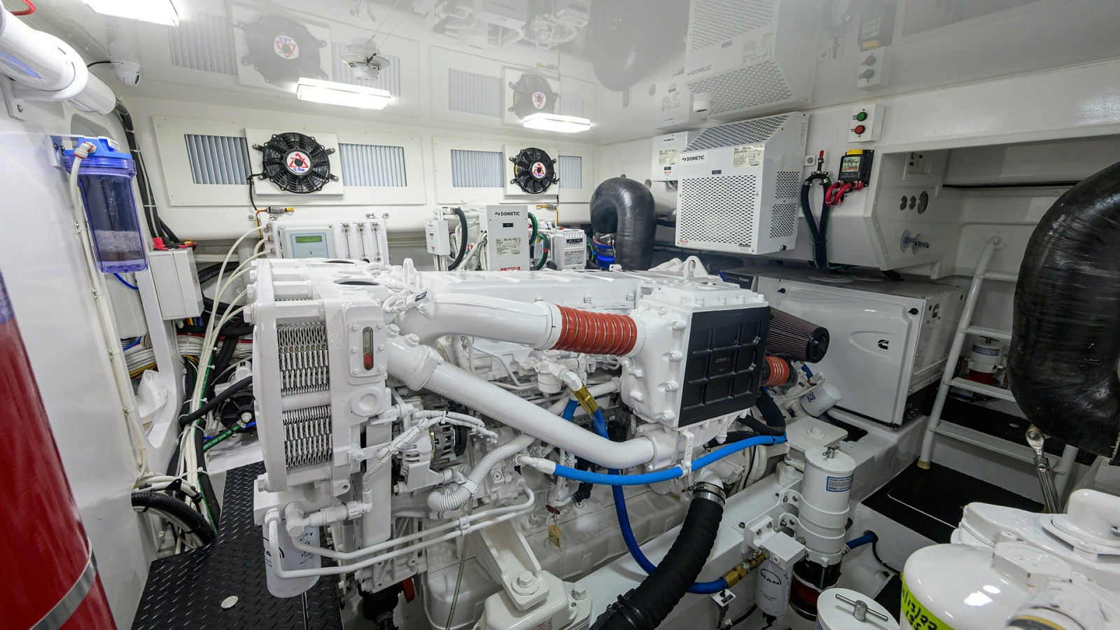 44_viking_reelaxin_engine_room_04