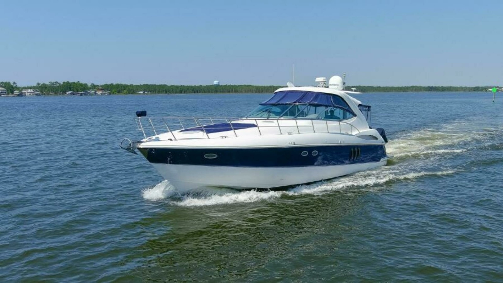 2005 Cruisers Yachts 500 Express photo 19