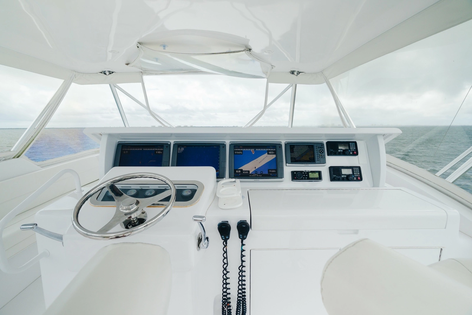 2005 Hatteras 60 Convertible