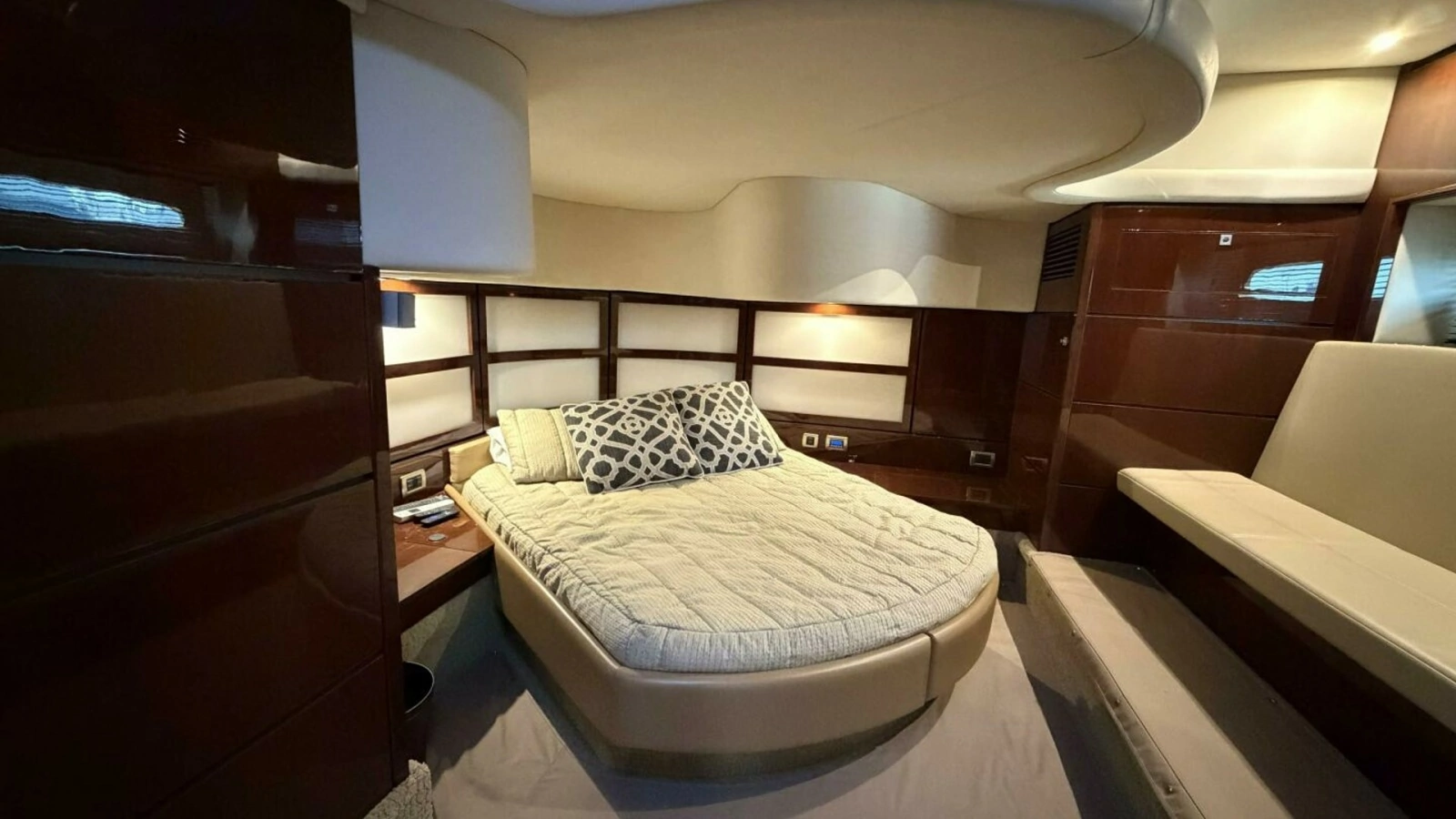 2008 Sea Ray 47 Sedan Bridge - Stateroom 