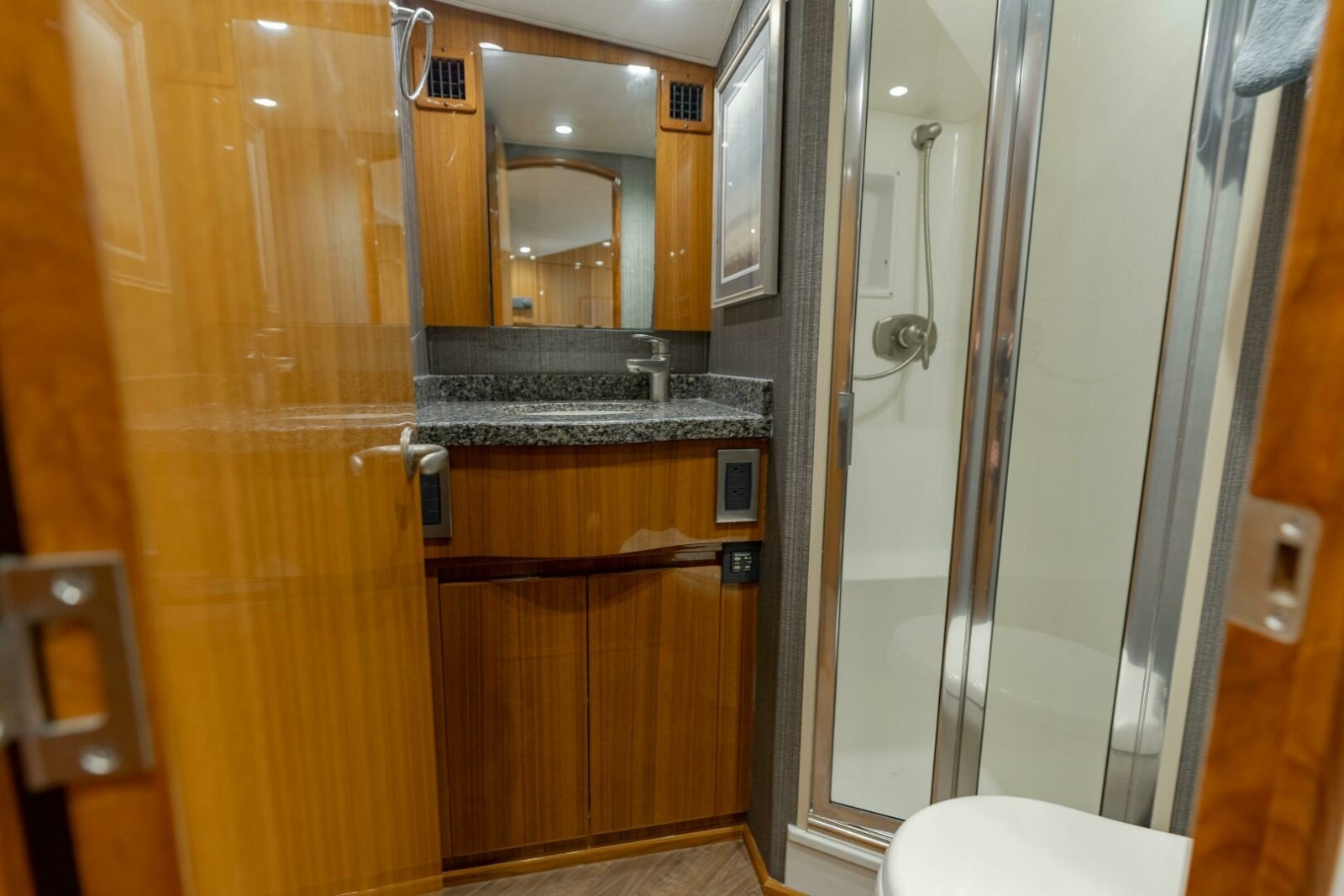 52' 2015 Viking 52 Sport Tower