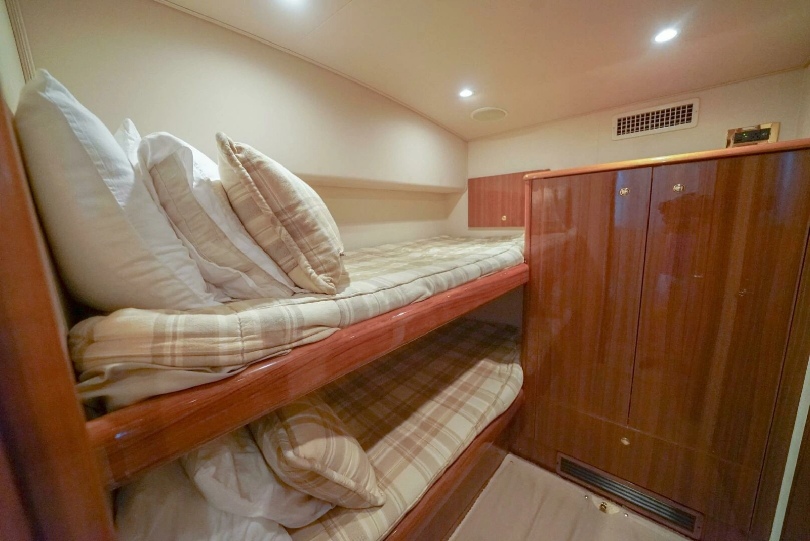 2007 Viking 45 Convertible Bad Habits