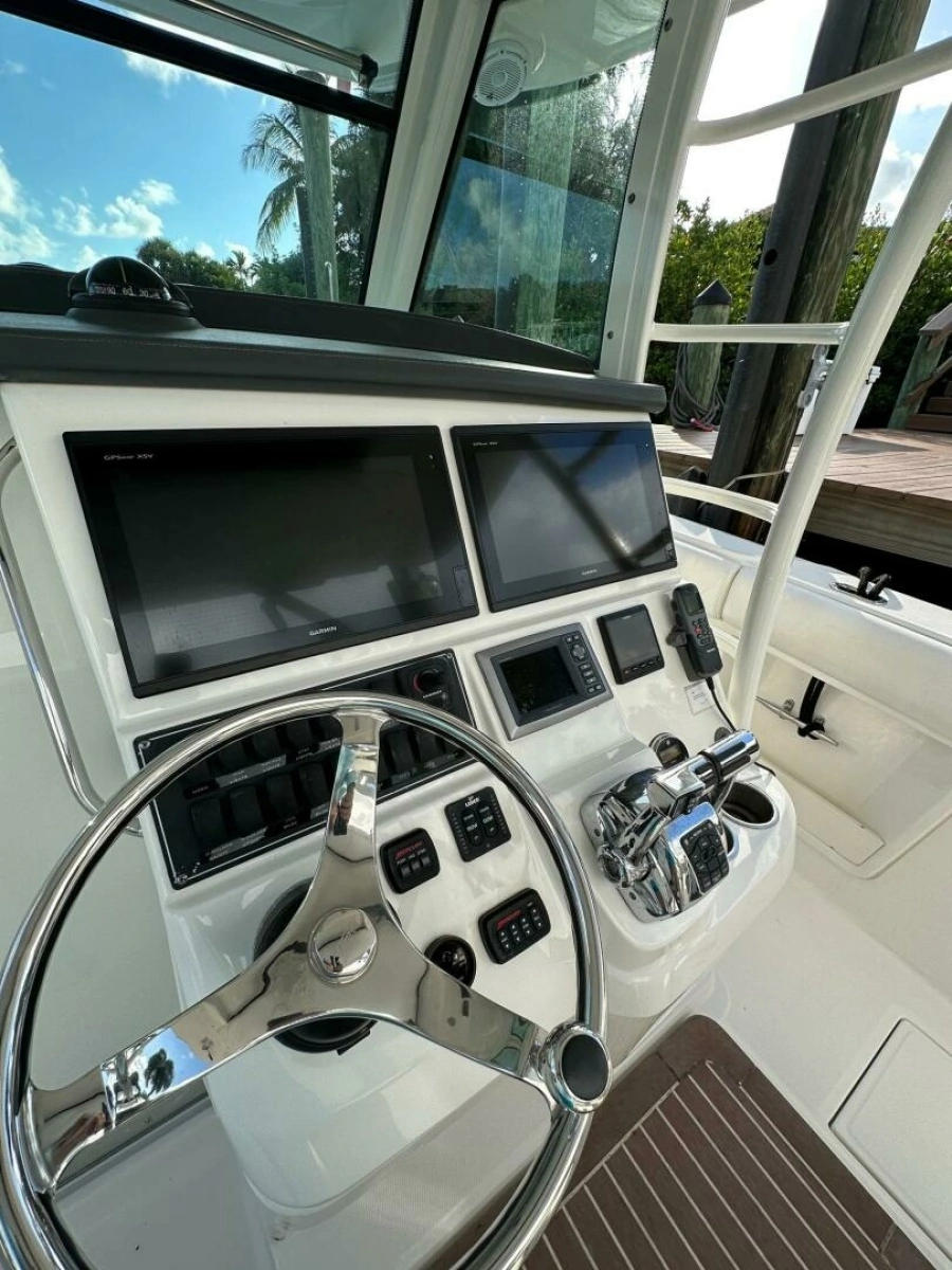 Boston Whaler 37 Outrageous - Helm Electronics