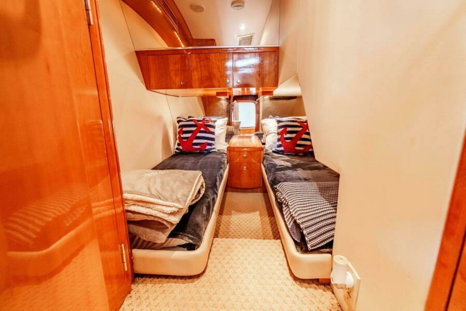 2004 Hatteras 54 Convertible 