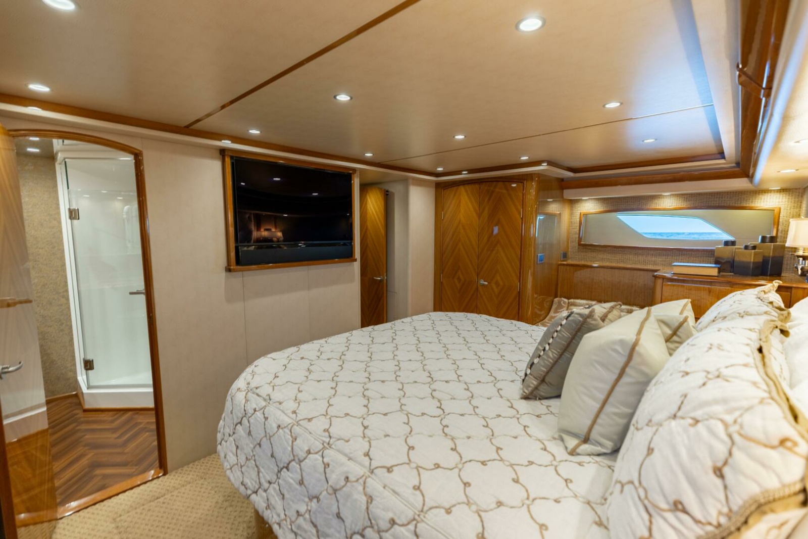 76' 2013 Viking 76 Convertible