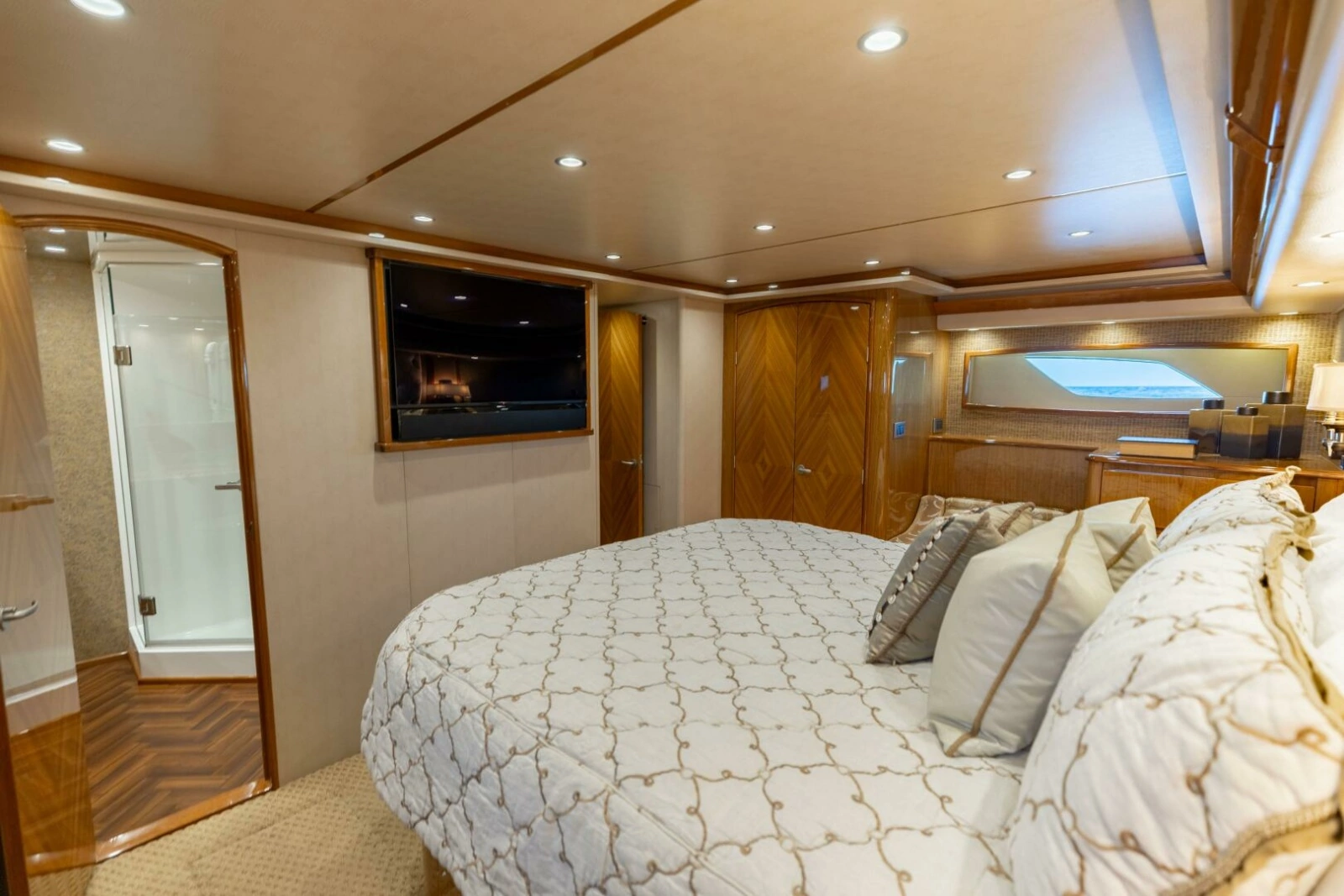 2013 Viking 76 Convertible photo 29