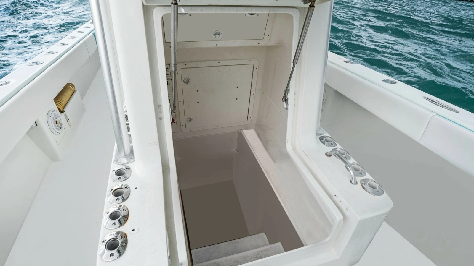 Cockpit Hatch with Step Access