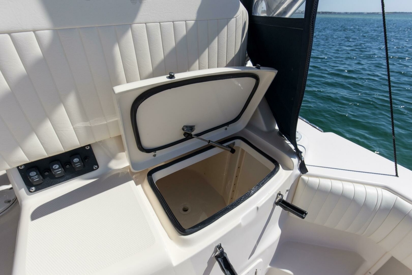 33' 2009 Grady-White 330 Express