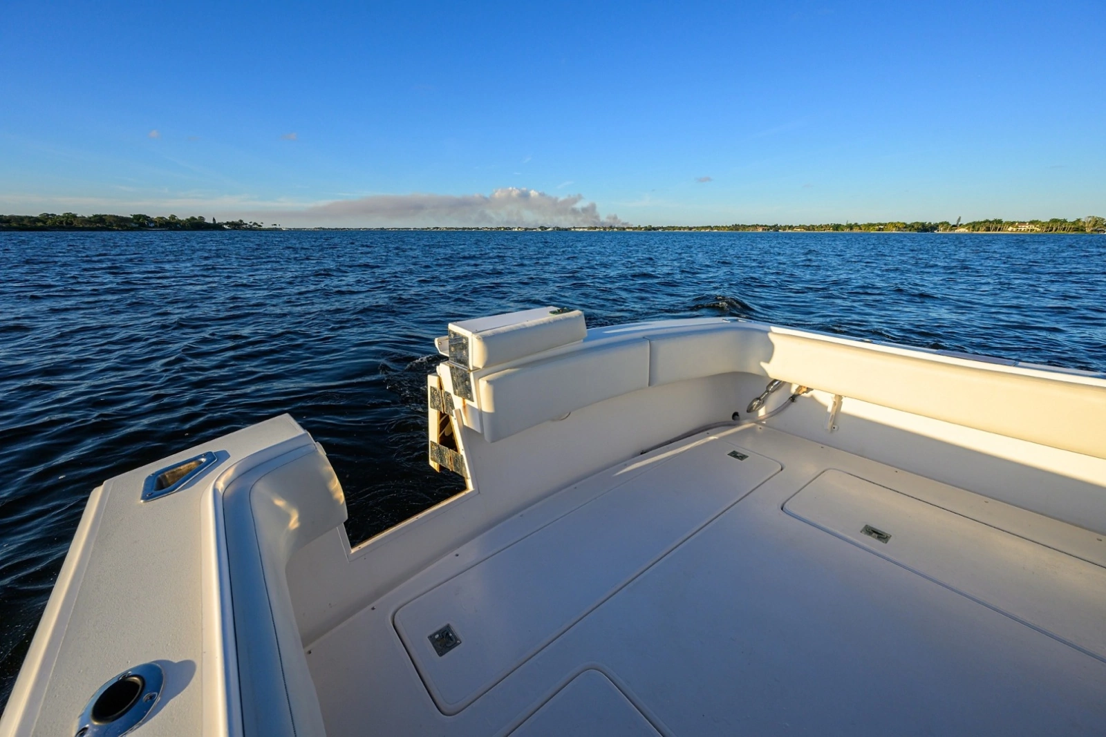 Aura 28 Heron's Catch - Exterior Cockpit