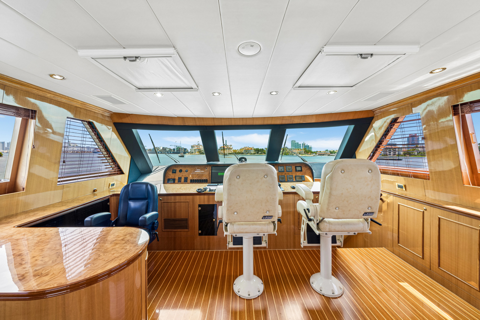 2006 Horizon 82 Skylounge