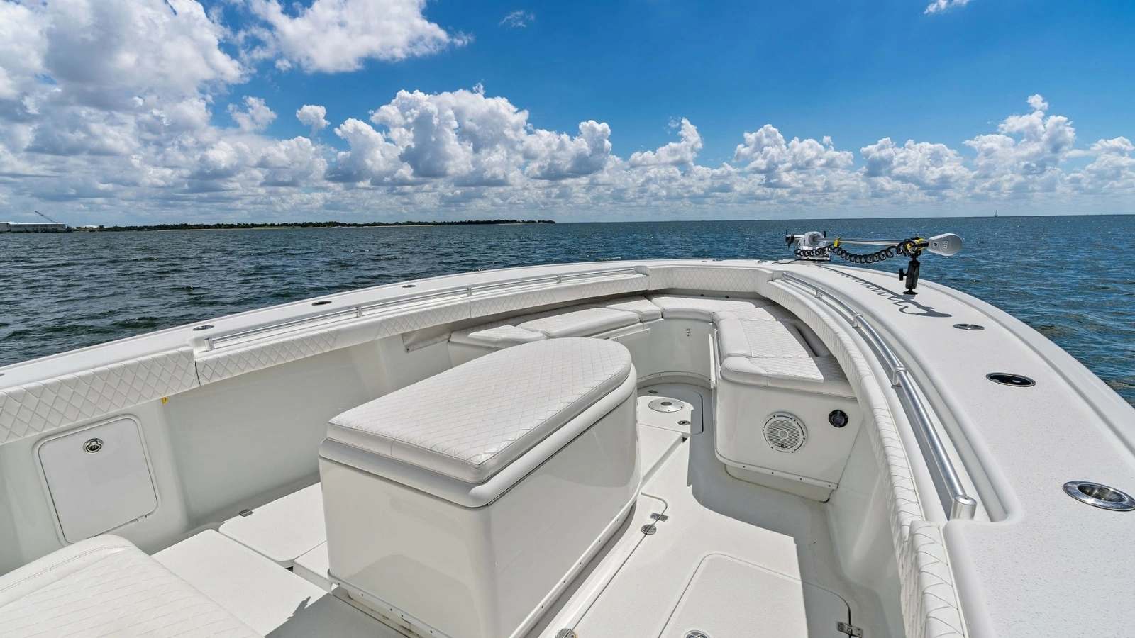 Spacious Bow Seating Area