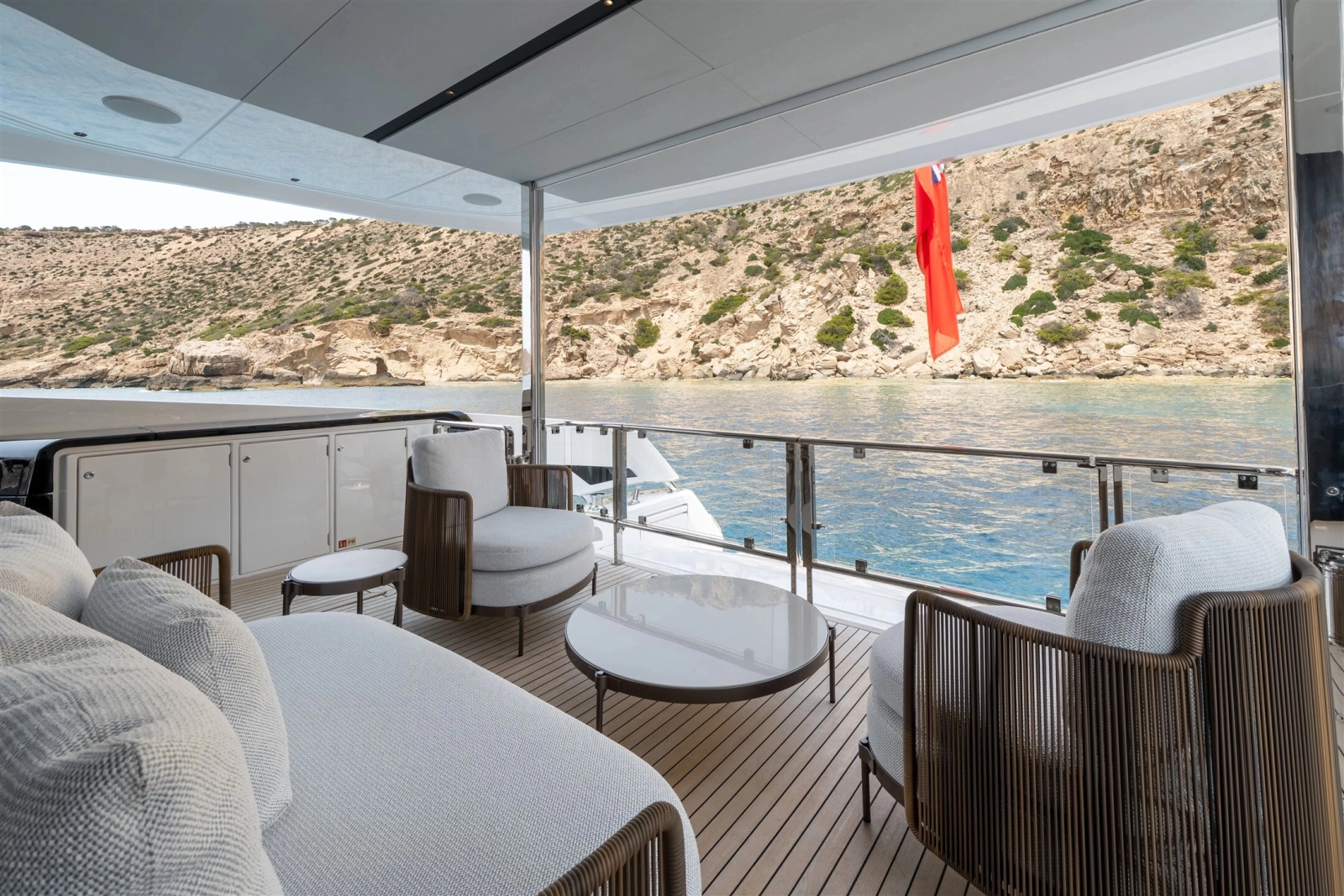 82 OCEAN ENCLOSED 82ft Sunseeker Yacht For Sale