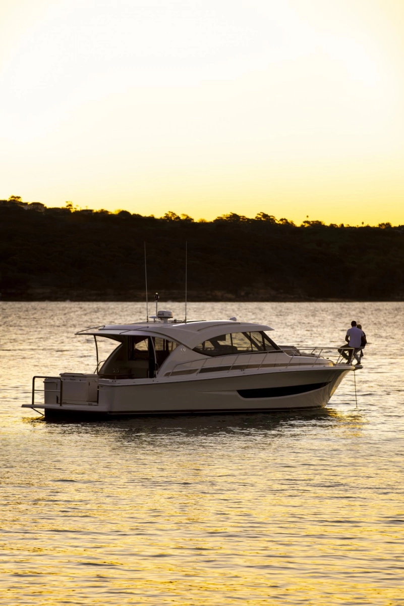 395 SUV 40ft Riviera Yacht For Sale