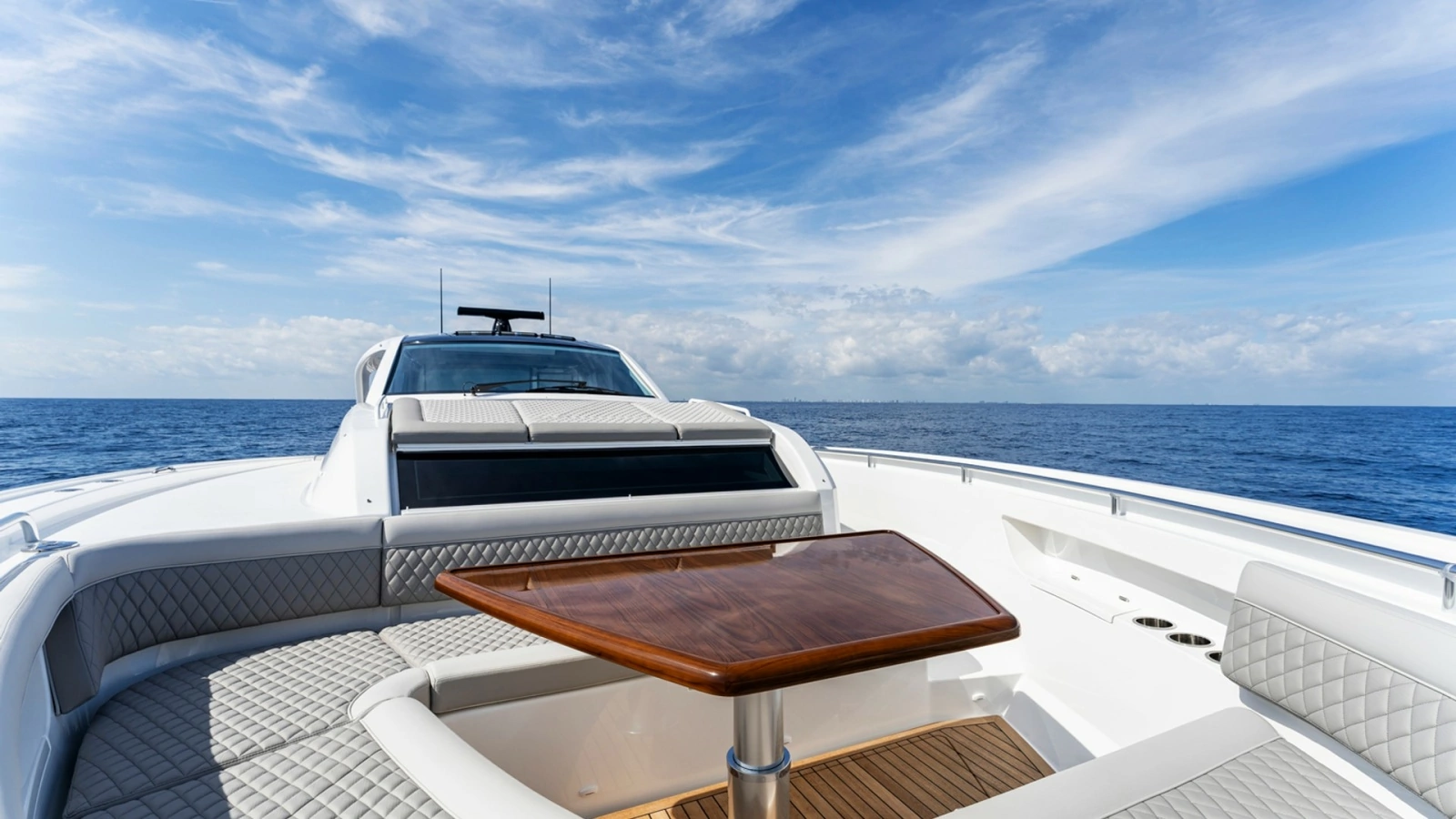 Bow Lounge with Teak Table