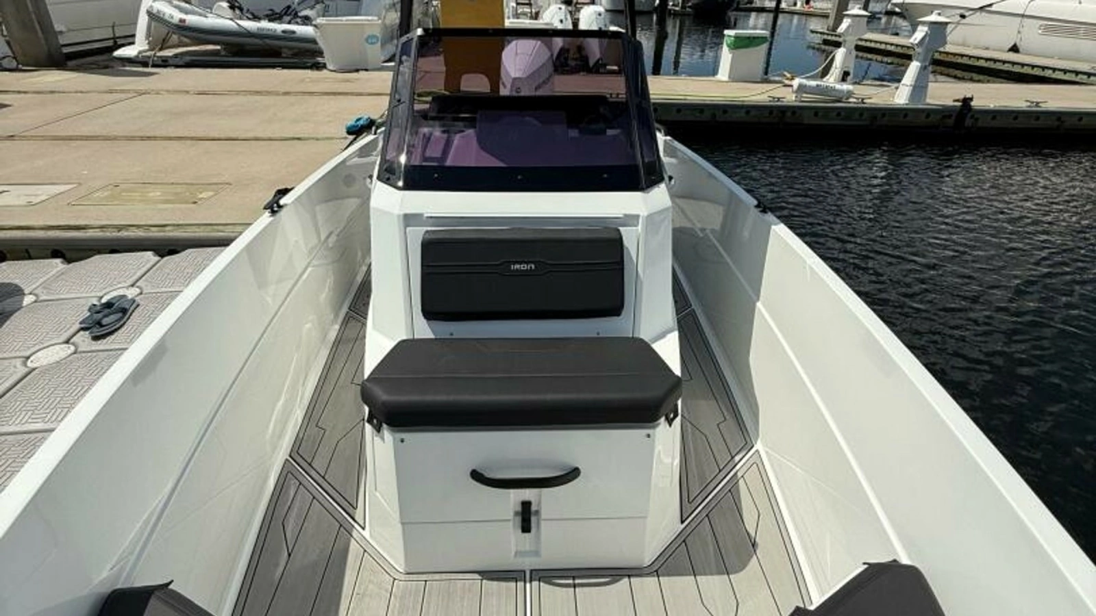2024 Iron 27 Center Console