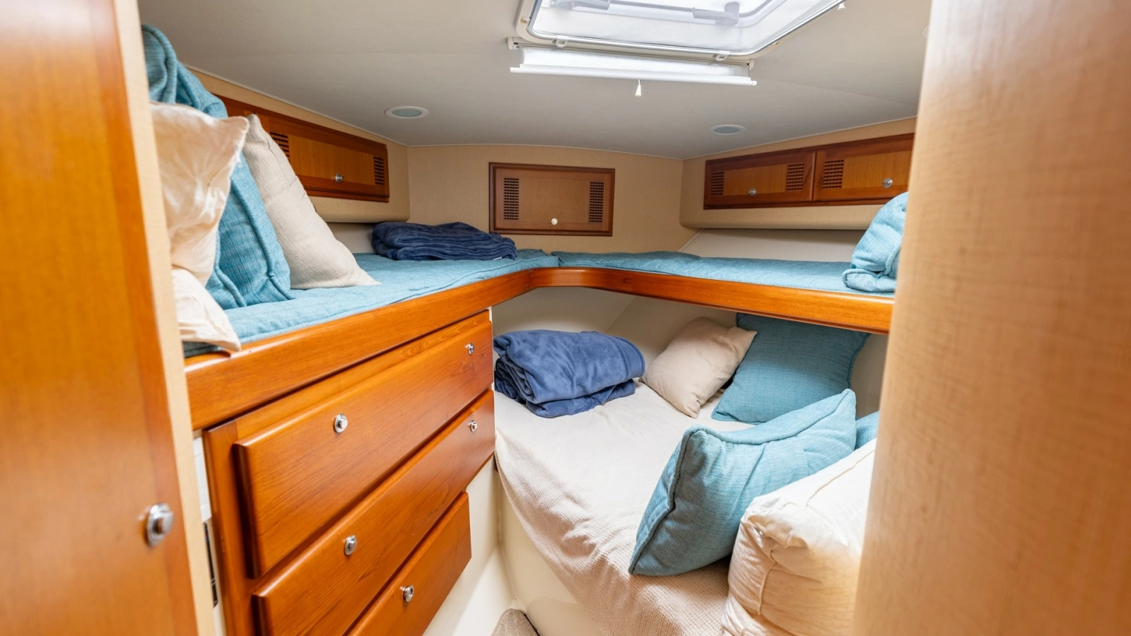 Cozy Forward Stateroom with Twin Berths