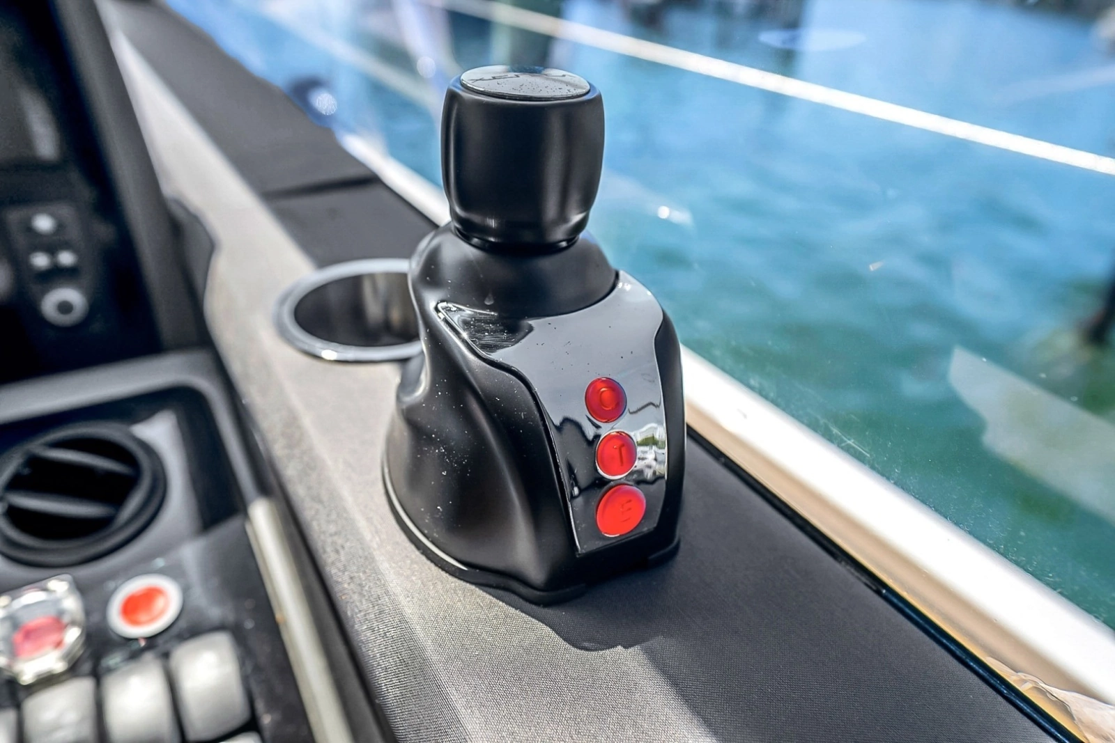 2016 Princess V58-HAPPY HOUR- Helm