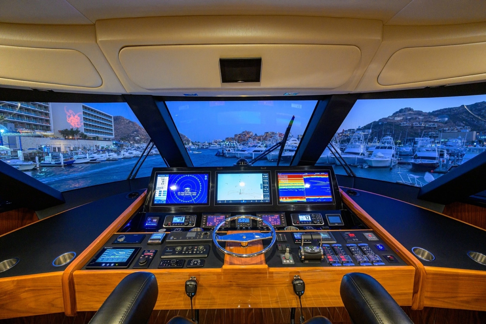 Viking 80 MERCEDES - Enclosed Flybridge