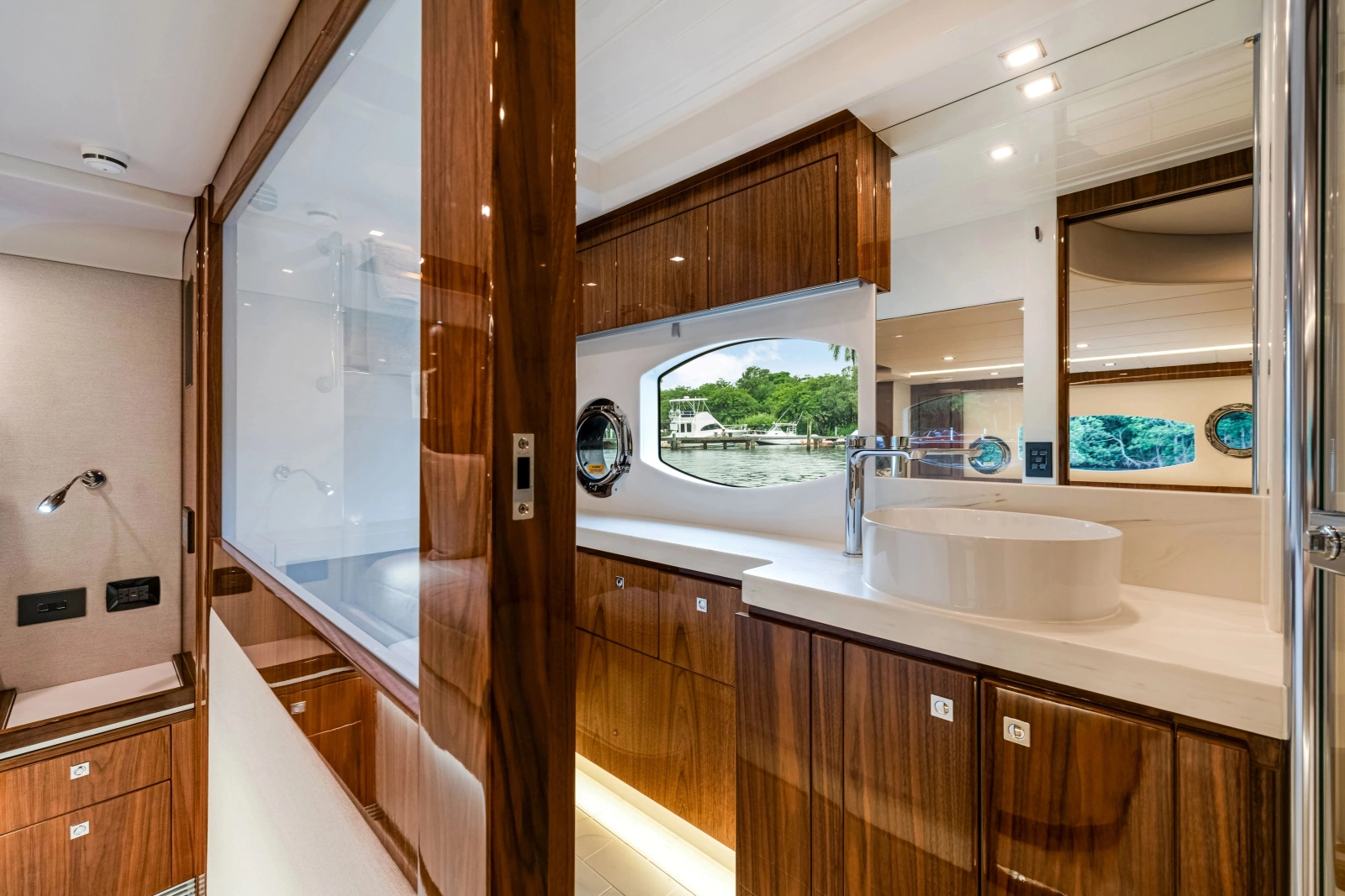 6000 SPORT YACHT 60ft Riviera Yacht For Sale