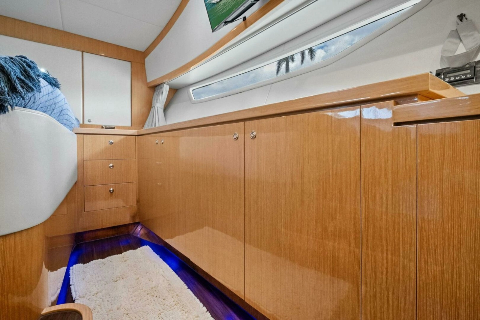 2018 Outboard Express Catamaran 47