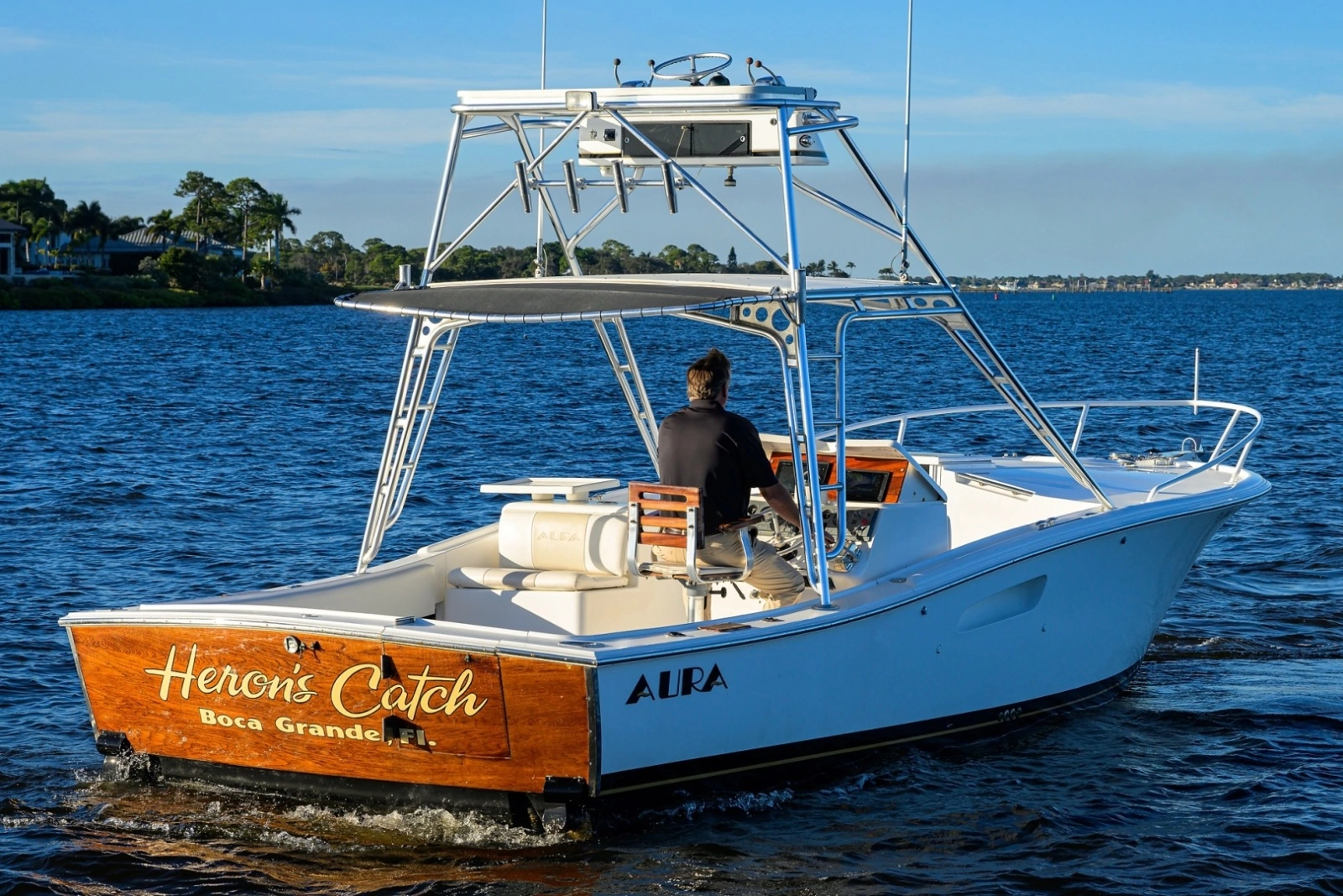 Aura 28 Heron's Catch - Exterior Profile